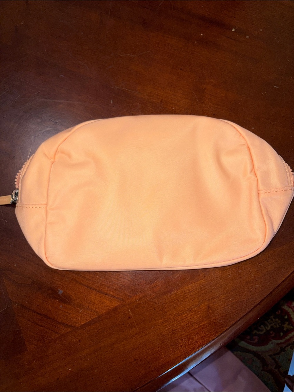 Lululemon 4L city essentials pouch - Picture 2 of 2